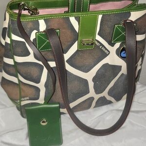 🦆DOONEY & BOURKE (2PC) GIRRAFE PRINT TOTE W/ GREEN LEATHER ACCENTS